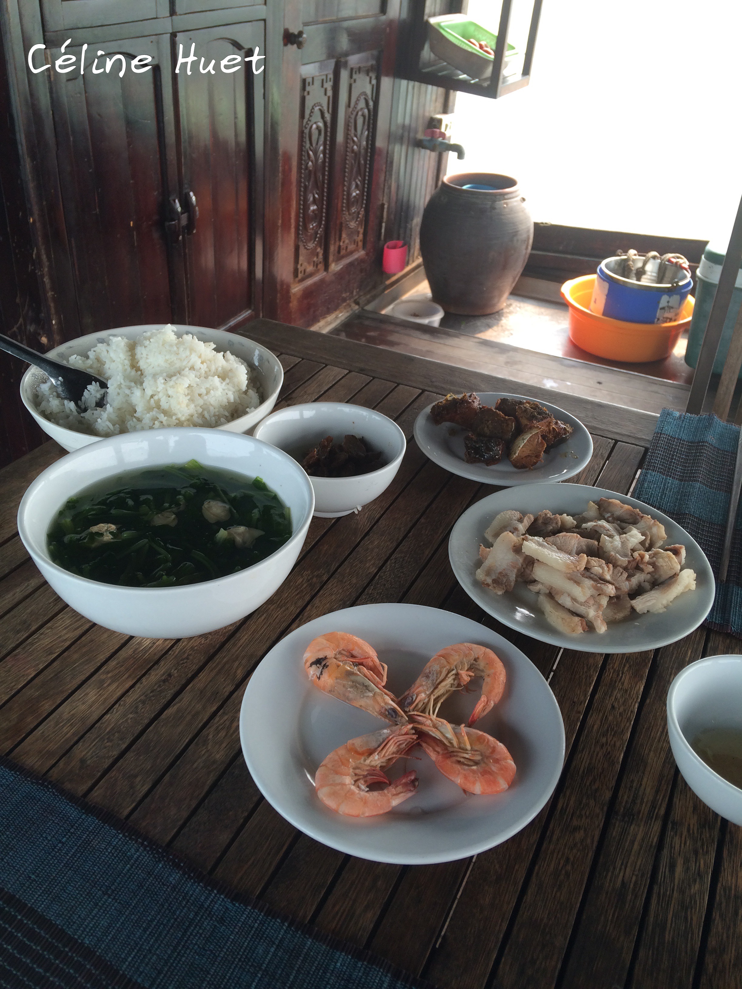 Déjeuner Jonque traditionnelle Oriental Sun Far Eastour Baie d'Halong Vietnam Asie