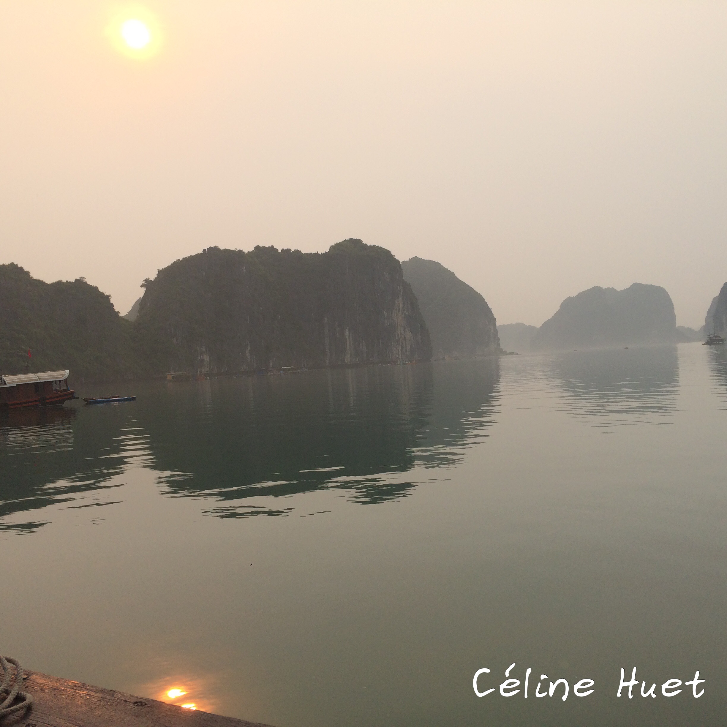 Lever du soleil Baie d'Halong Vietnam Asie