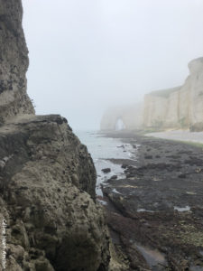 La Valleuse de Valaine la Manneporte et la Porte d'Aval au loin Etretat Normandie