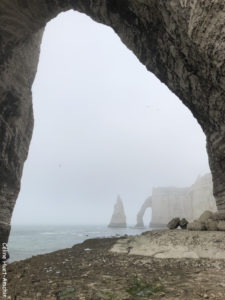 La Porte et l'Aiguille d'Aval depuis la Manneporte Etretat Normandie