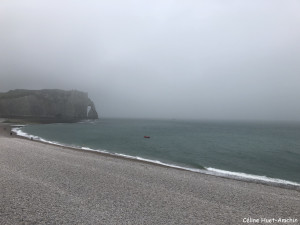 La Plage du Perrey la Porte et l'Aiguille d'Aval Etretat Normandie