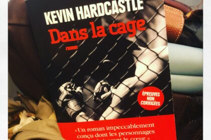 Dans la cage Kevin Hardcastle Editions Albin Michel