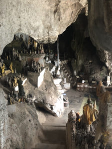 Pak Ou cave (grotte aux 4 000 bouddhas) Laos Asie