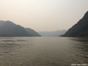 Direction Pha Tad Ke Botanical Garden en bateau sur le Mékong Laos Asie