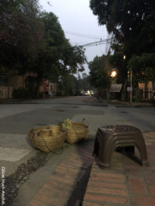 Préparation cérémonie d'offrande aux monks Luang Prabang Laos Asie (5h45)