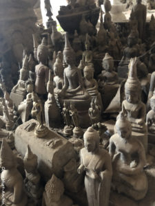 Pak Ou cave (grotte aux 4 000 bouddhas) Laos Asie